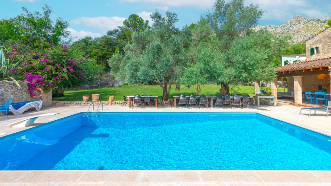 F-2301 Finca mit drei Gästehäusern mit großer Pool-Landschaft und Ferienvermietungslizenz in Cala San Vicente
