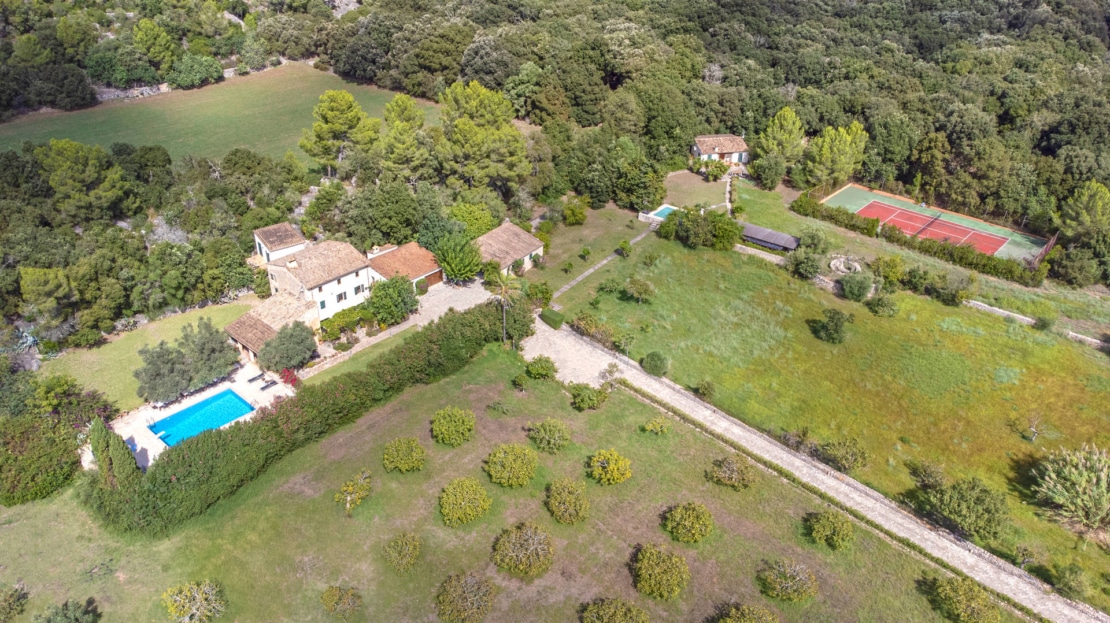 F-2301 Finca mit drei Gästehäusern mit großer Pool-Landschaft und Ferienvermietungslizenz in Cala San Vicente