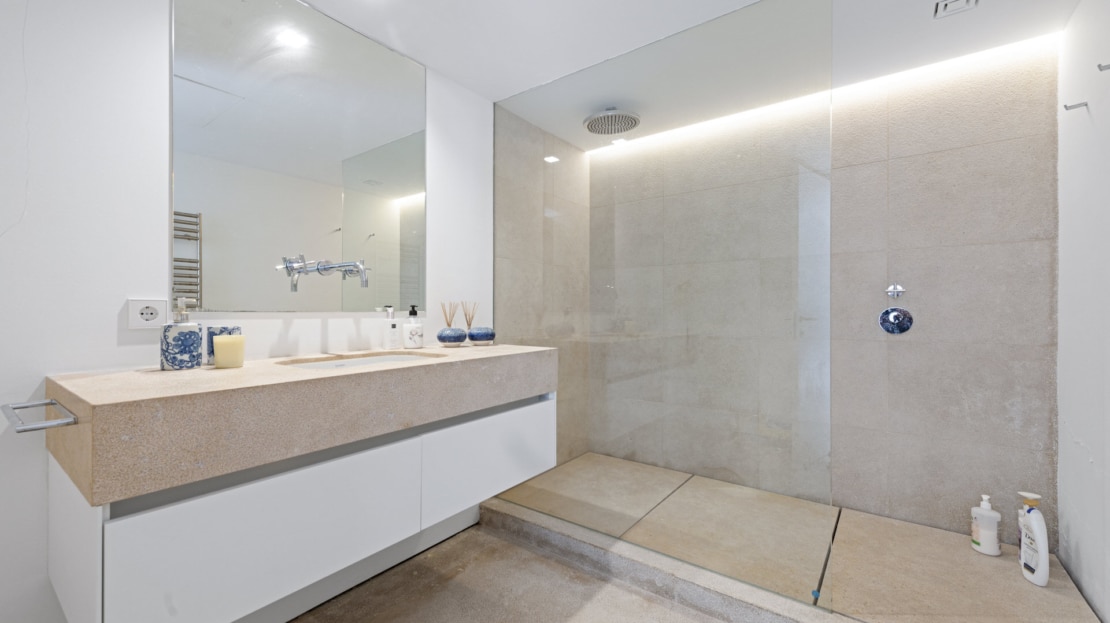 V-4556 Villa in Génova mit in modernem Design & herrlichem Blick auf die Bucht von Palma 27