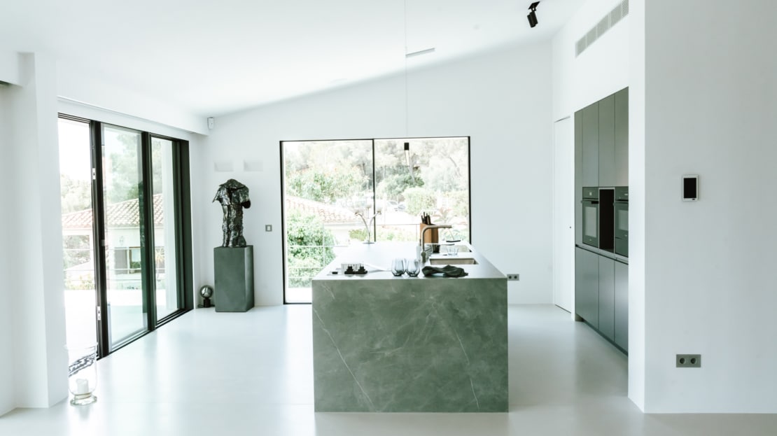 V-4715 Villa in Costa den Blanes mit elegantem, klaren Design und fantastischem Meerblick