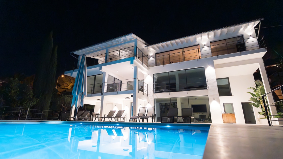 V-4715 Villa in Costa den Blanes mit elegantem, klaren Design und fantastischem