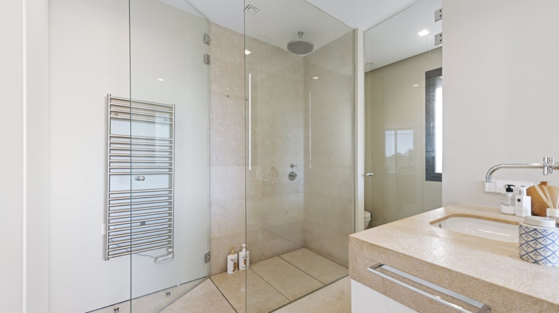 V-4556 Villa in Génova mit in modernem Design & herrlichem Blick auf die Bucht von Palma 20