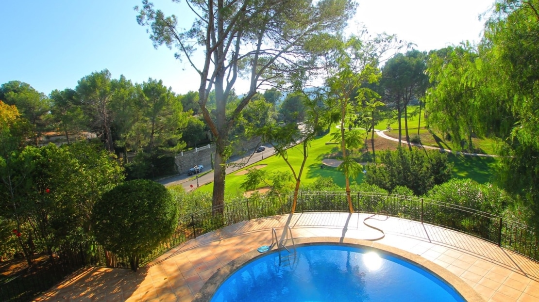 V-1539 Mediterrane Villa auf großem Grundstück mit Pool und Golfblick in Top Lage in Son Vida