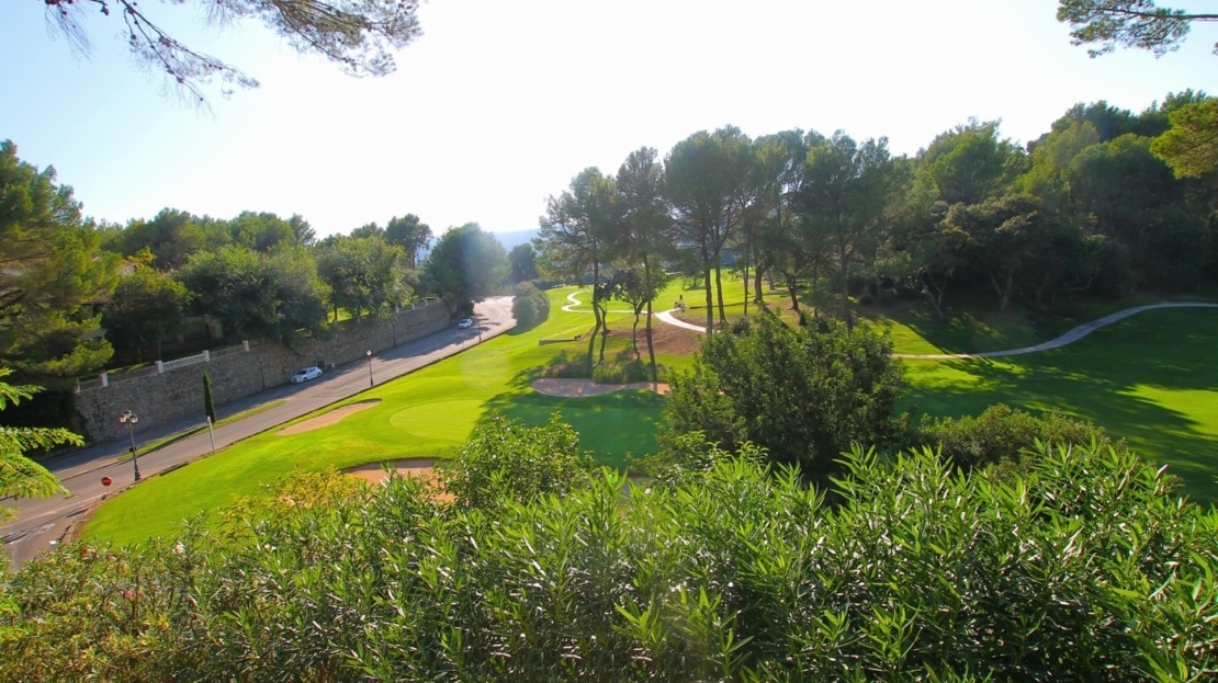 V-1539 Mediterrane Villa auf großem Grundstück mit Pool und Golfblick in Top Lage in Son Vida