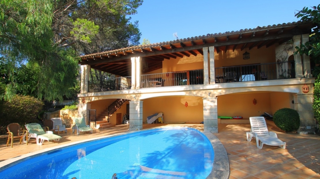 V-1539 Mediterrane Villa auf großem Grundstück mit Pool und Golfblick in Top Lage in Son Vida