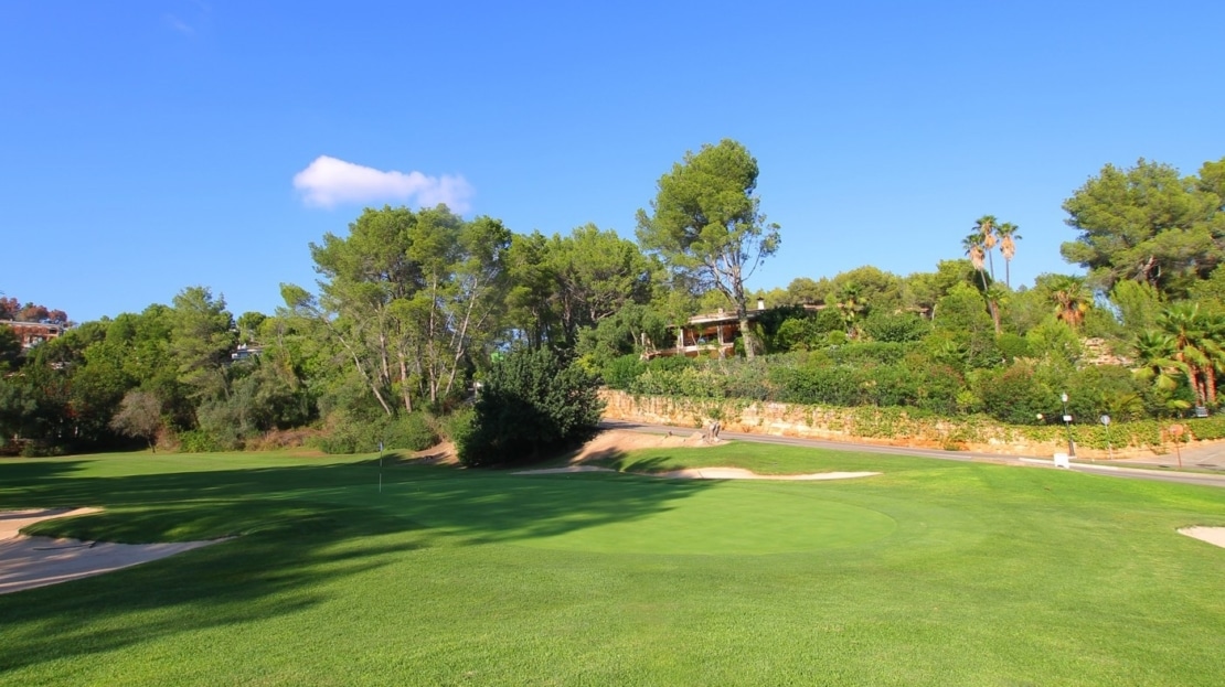 V-1539 Mediterrane Villa auf großem Grundstück mit Pool und Golfblick in Top Lage in Son Vida