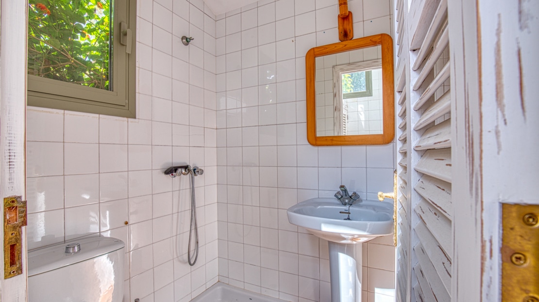 4938 Country house on large plot near Esporles with pool and stunning mountain v