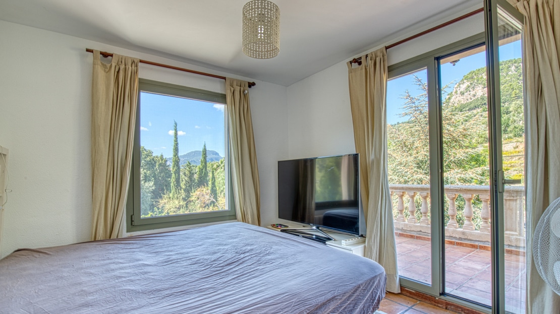 4938 Country house on large plot near Esporles with pool and stunning mountain v