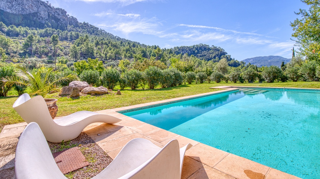 4938 Country house on large plot near Esporles with pool and stunning mountain v