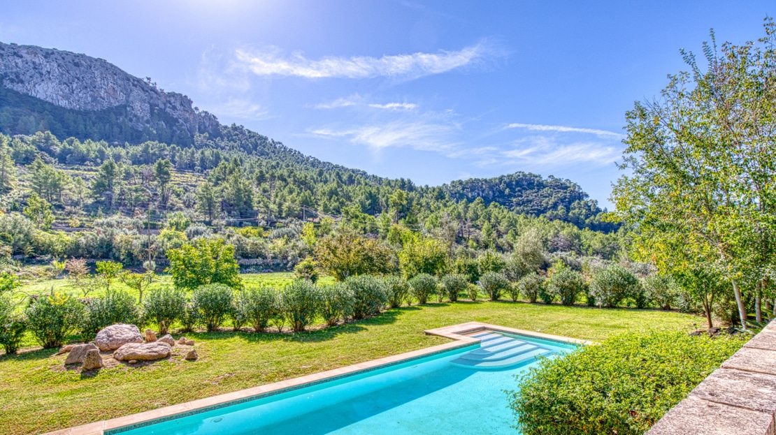 4938 Country house on large plot near Esporles with pool and stunning mountain v