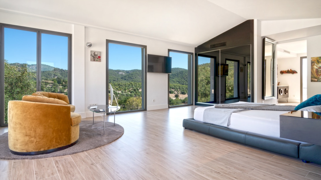 V-4335 Luxuriöse Designervilla mit atemberaubendem Panoramablick auf die Sierra de Tramuntana in Es Capdellà