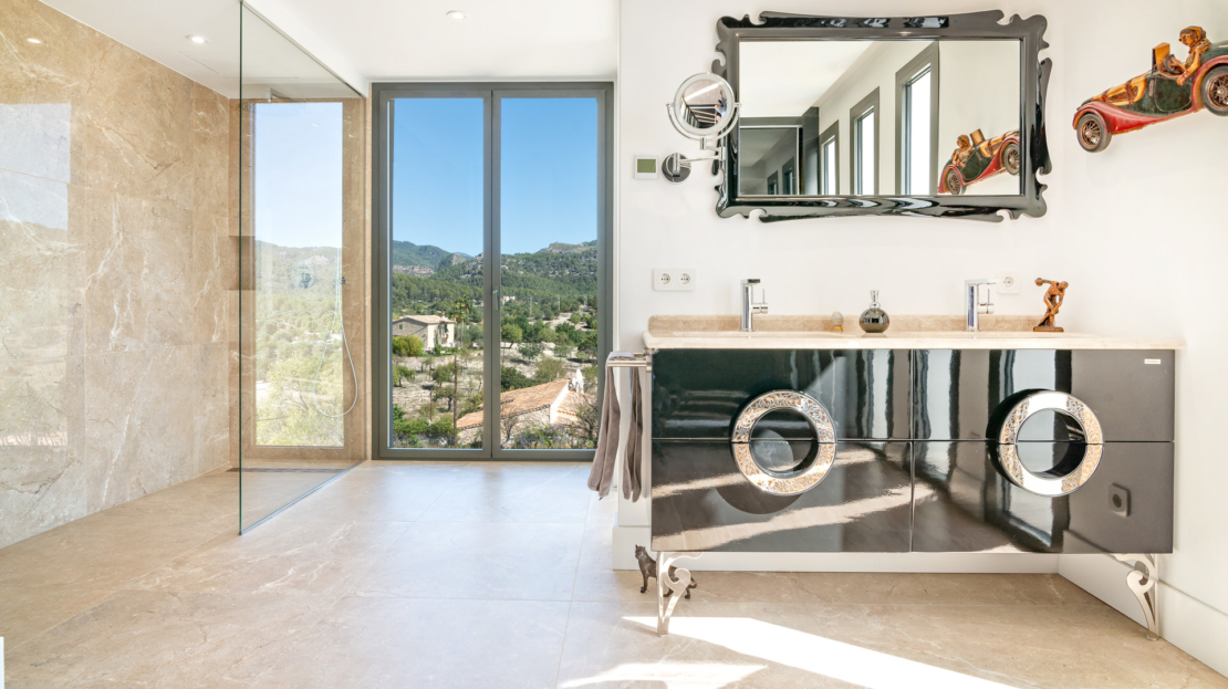 V-4335 Luxuriöse Designervilla mit atemberaubendem Panoramablick auf die Sierra de Tramuntana in Es Capdellà