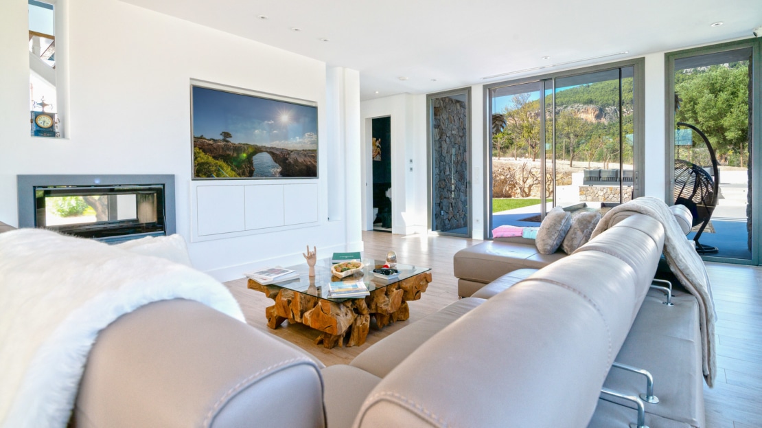 V-4335 Luxuriöse Designervilla mit atemberaubendem Panoramablick auf die Sierra de Tramuntana in Es Capdellà