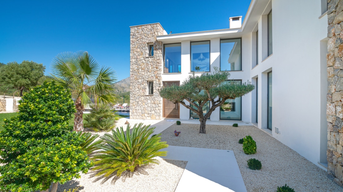 V-4335 Luxuriöse Designervilla mit atemberaubendem Panoramablick auf die Sierra de Tramuntana in Es Capdellà