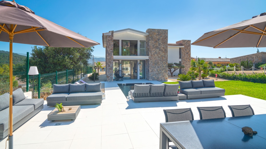 V-4335 Luxuriöse Designervilla mit atemberaubendem Panoramablick auf die Sierra de Tramuntana in Es Capdellà