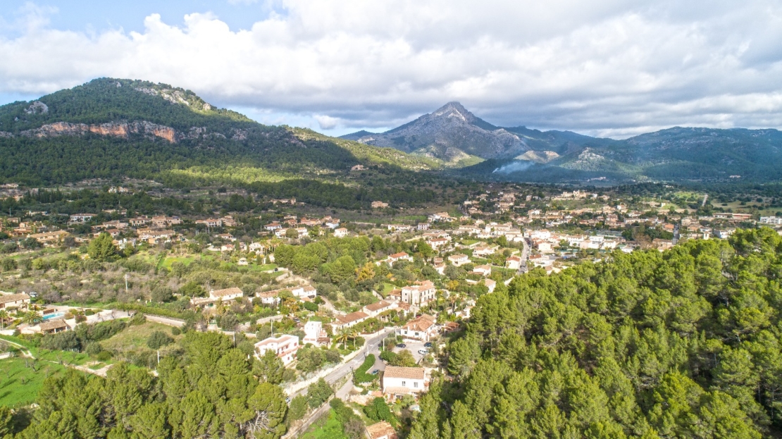 V-4335 Luxuriöse Designervilla mit atemberaubendem Panoramablick auf die Sierra de Tramuntana in Es Capdellà