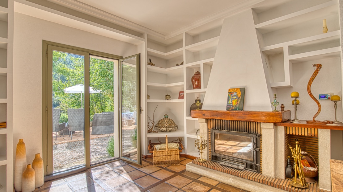 4938 Country house on large plot near Esporles with pool and stunning mountain views 1