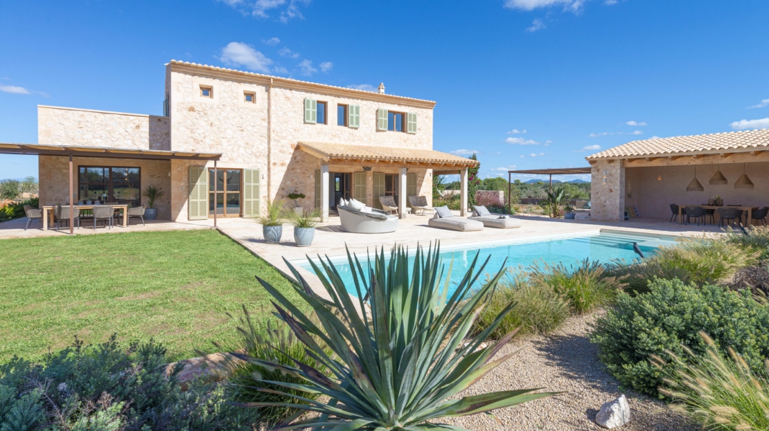 F-4860 Fantastic natural stone finca in Ses Salines with absolute privacy, large pool and panoramic views36