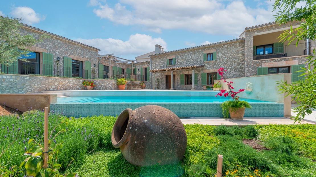 V-4676 ERSTBEZUG!!! Einzigartige moderne Villa im Finca Stil mit Pool und viel Privatsphäre in Es Capdella