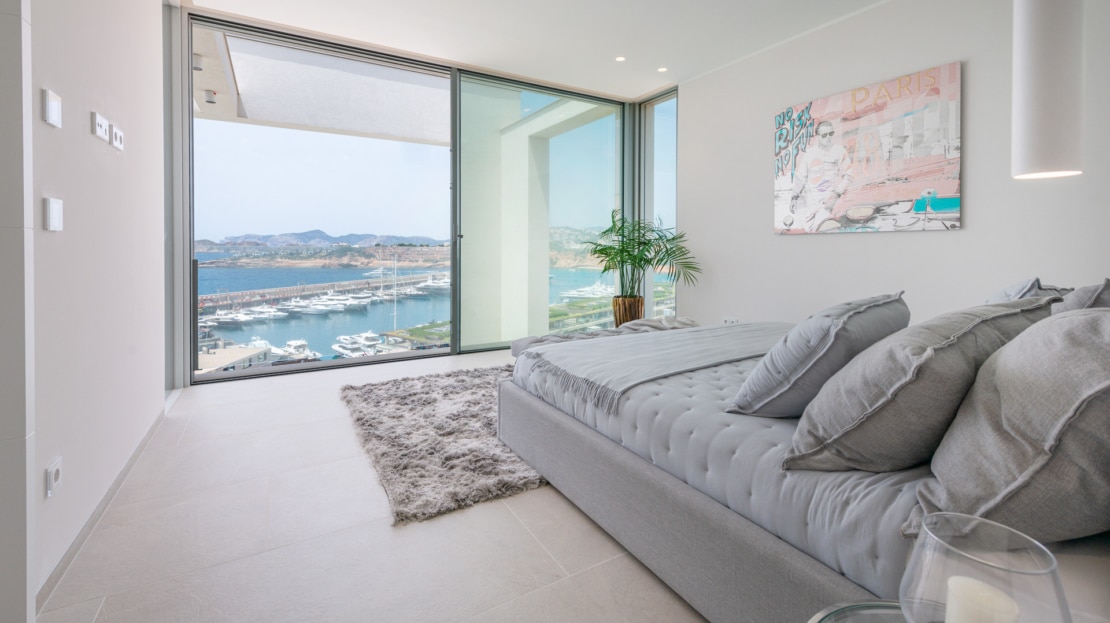 V-2650 Port Adriano Spektakuläre Designer-Villa mit Hafen und Meerblick, in Port Adriano