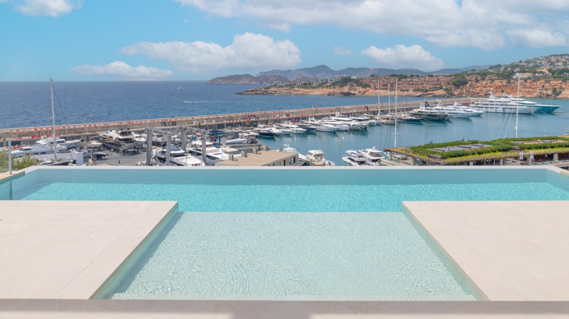 V-2650 Port Adriano Spektakuläre Designer-Villa mit Hafen und Meerblick, in Port Adriano