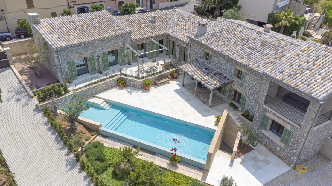 V-4676 ERSTBEZUG!!! Einzigartige moderne Villa im Finca Stil mit Pool und viel Privatsphäre in Es Capdella