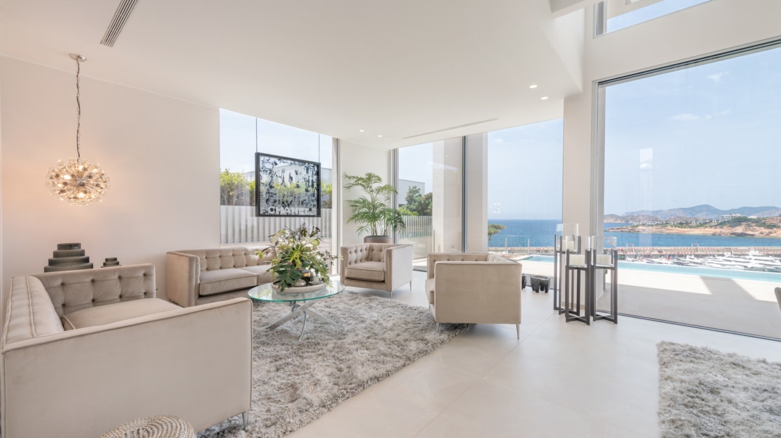 V-2650 Port Adriano Spektakuläre Designer-Villa mit Hafen und Meerblick, in Port Adriano