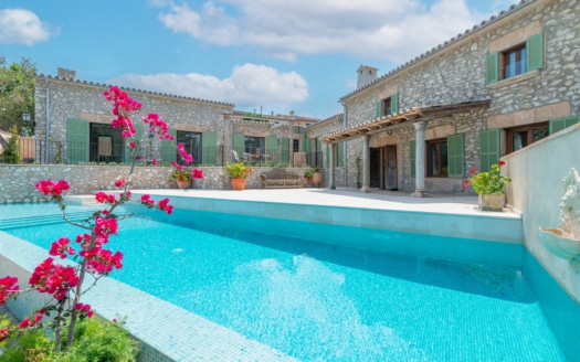 V-4676 ERSTBEZUG!!! Einzigartige moderne Villa im Finca Stil mit Pool und viel Privatsphäre in Es Capdella