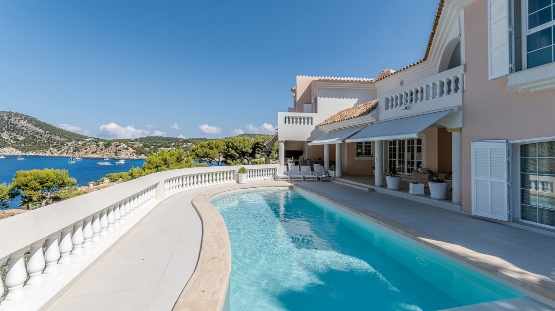 V-4761 Beeindruckende, mediterrane Villa in Camp de Mar mit traumhaftem Meerblick