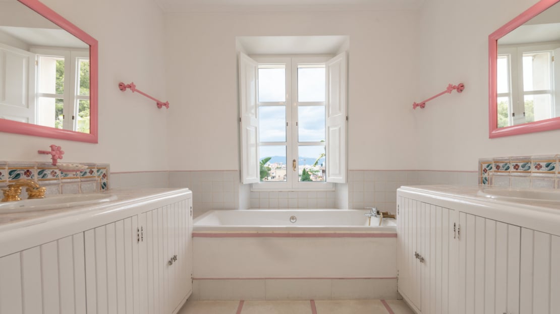 D-1988-110 Elegante Villa in El Terreno mit parkähnlichem Garten, Pool und herrlichem Blick auf den Hafen