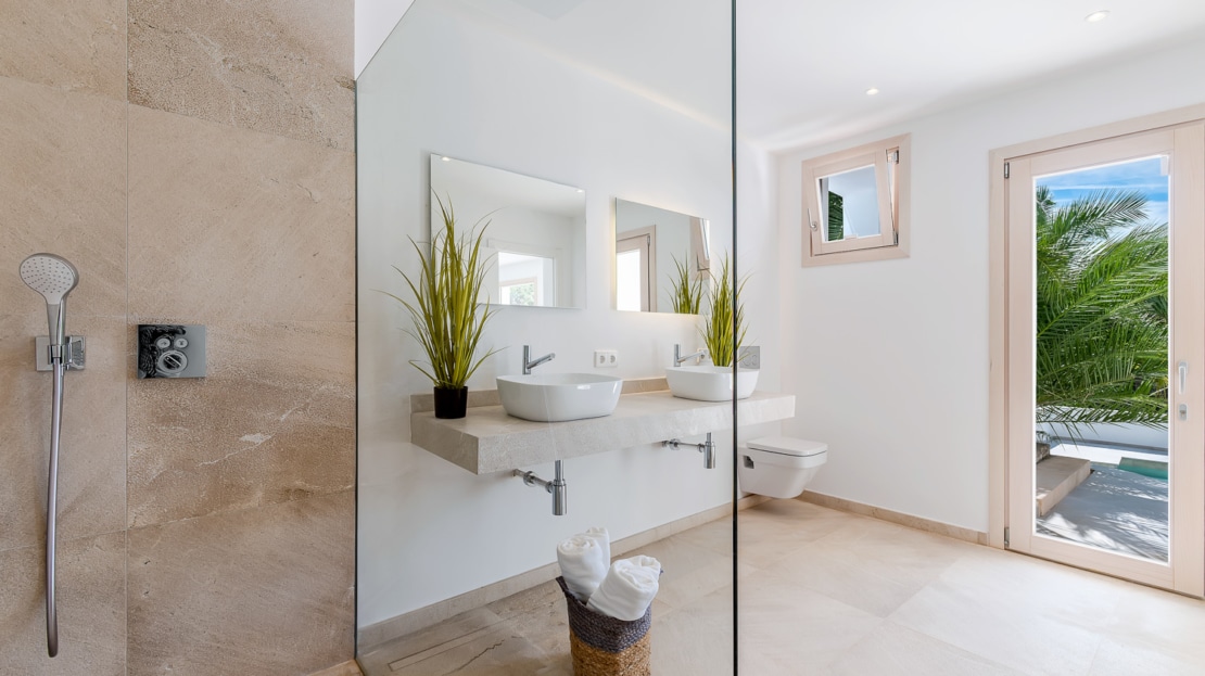 V-3779 Renovierte Villa in Son Vida mit großer Pool Terrasse und Privatsphäre