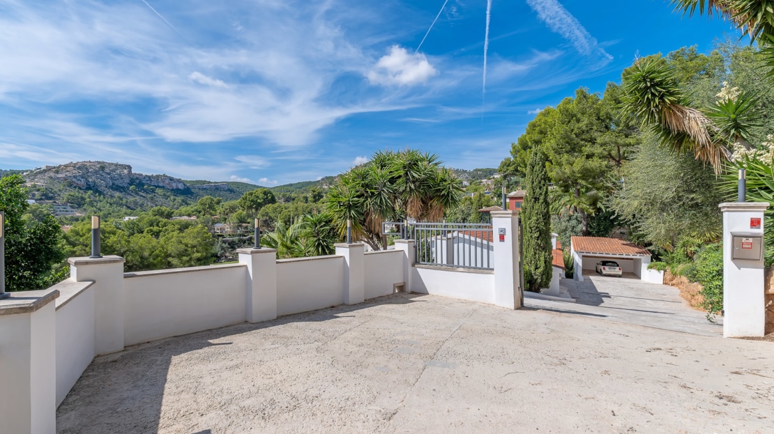 V-3779 Renovierte Villa in Son Vida mit großer Pool Terrasse und Privatsphäre