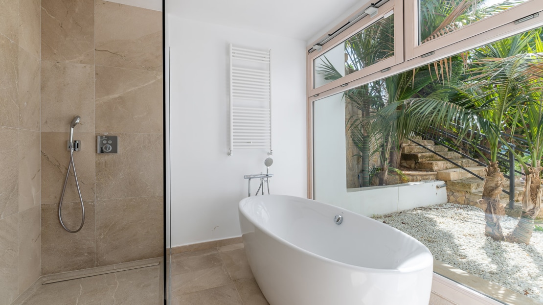 V-3779 Renovierte Villa in Son Vida mit großer Pool Terrasse und Privatsphäre