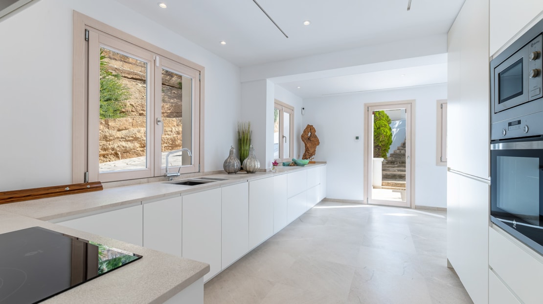 V-3779 Renovierte Villa in Son Vida mit großer Pool Terrasse und Privatsphäre