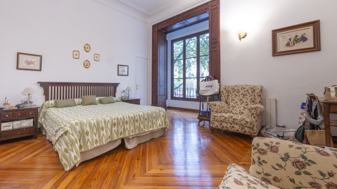 A-4042 INVESTITION! Beletage in Palma mit großem Wintergarten & viel Potenzial