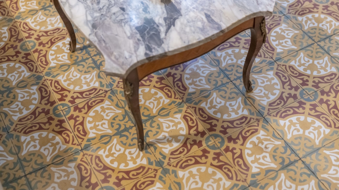 A-4042 INVESTITION! Beletage in Palma mit großem Wintergarten & viel Potenzial