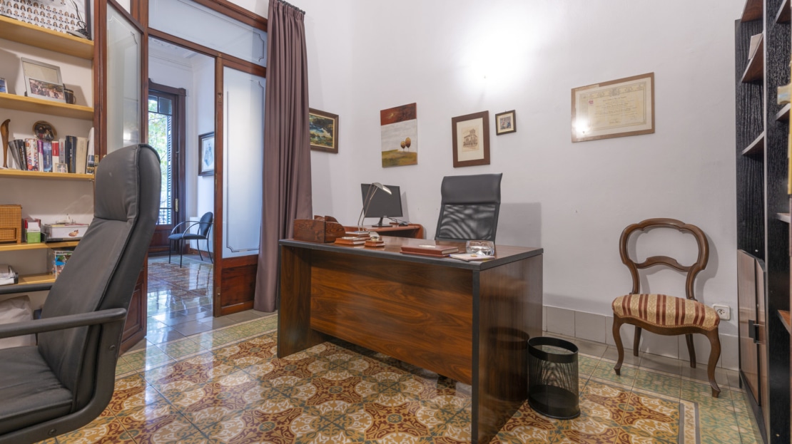 A-4042 INVESTITION! Beletage in Palma mit großem Wintergarten & viel Potenzial