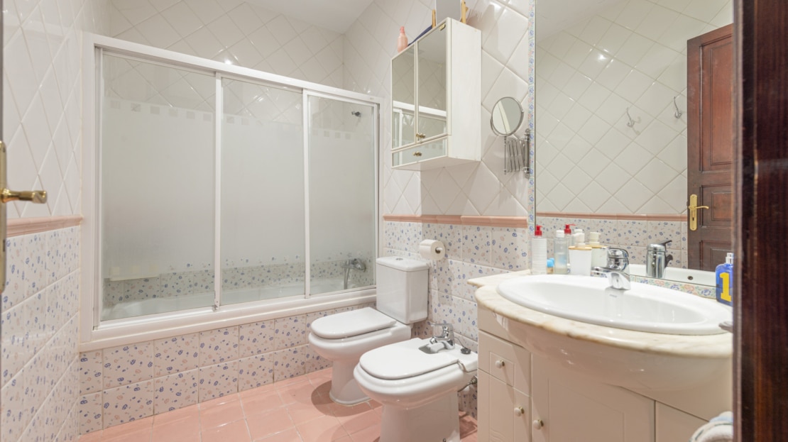 A-4042 INVESTITION! Beletage in Palma mit großem Wintergarten & viel Potenzial