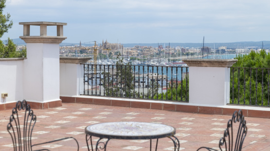 D-1988-110 Elegante Villa in El Terreno mit parkähnlichem Garten, Pool und herrlichem Blick auf den Hafen