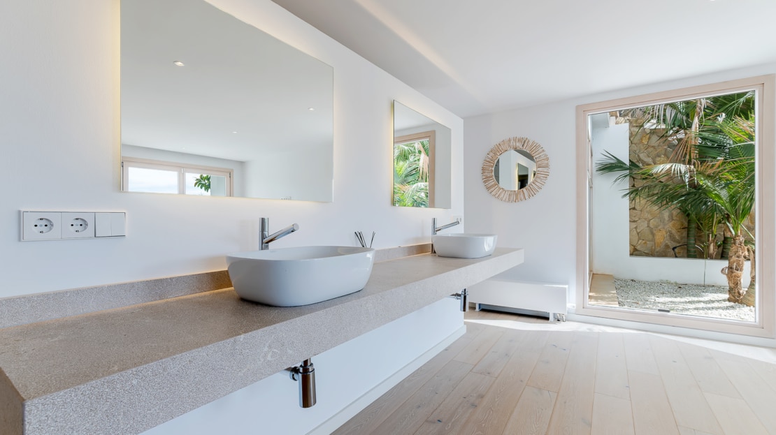 V-3779 Renovierte Villa in Son Vida mit großer Pool Terrasse und Privatsphäre