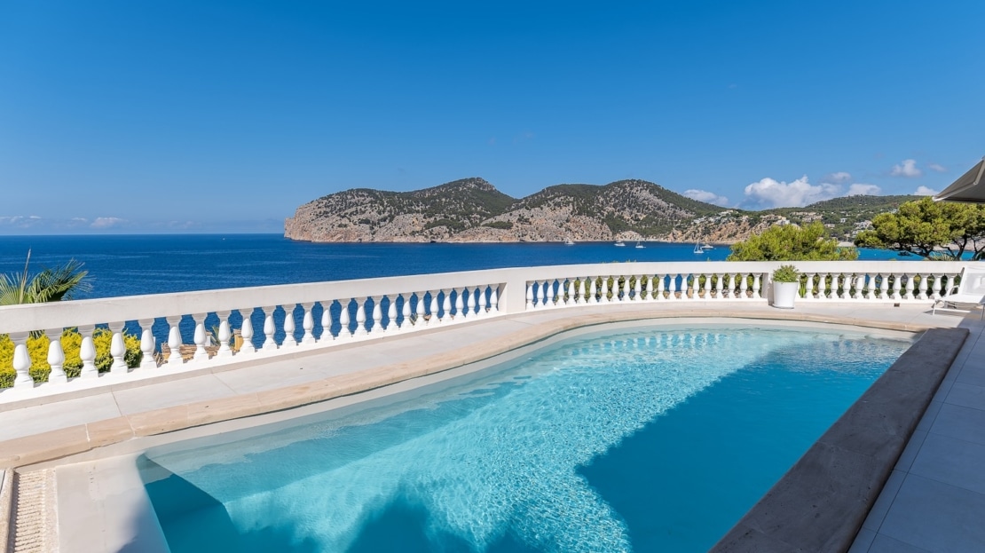 V-4761 Beeindruckende, mediterrane Villa in Camp de Mar mit traumhaftem Meerblick