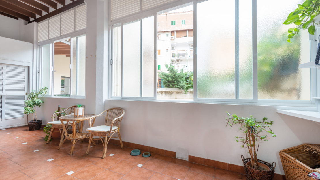 A-4042 INVESTITION! Beletage in Palma mit großem Wintergarten & viel Potenzial