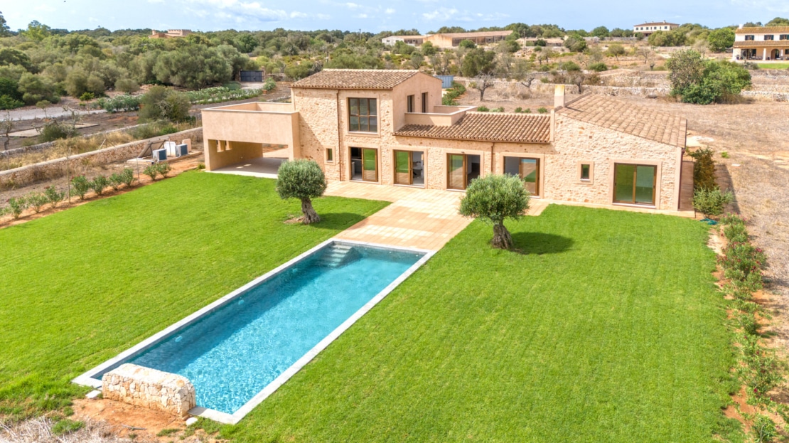 3269 - New build finca in Santanyi1