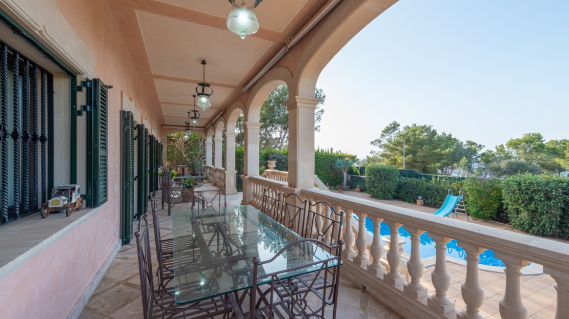 V-3443 Spektakuläre Villa in Son Veri Nou in 1. Meereslinie mit Blick auf die Bucht von Palma