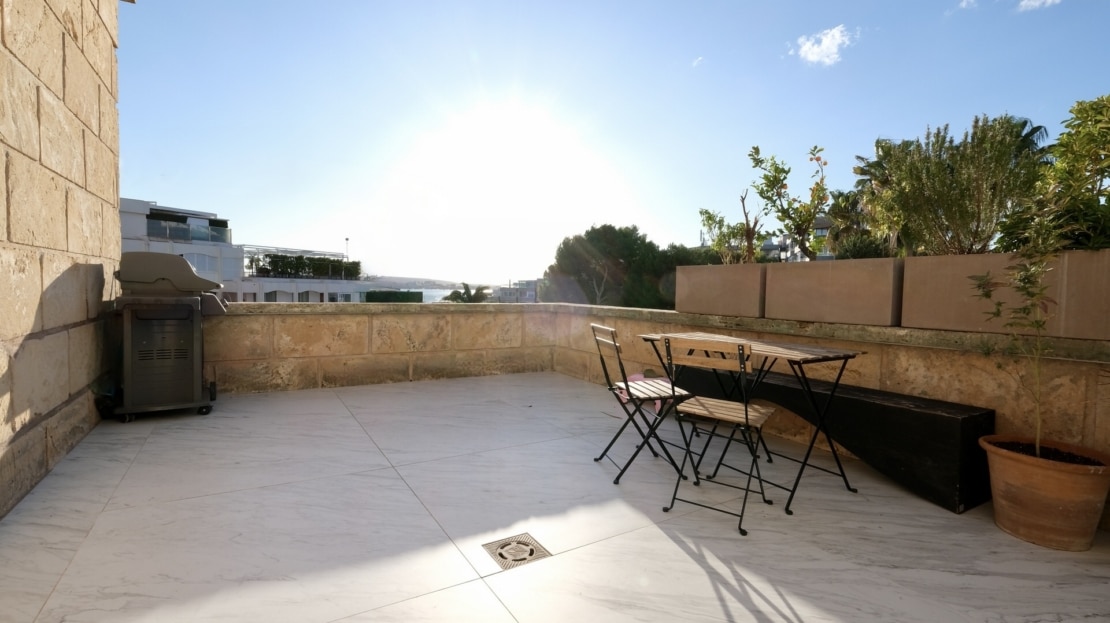 A-4103-121 Renoviertes Luxus-Apartment in Puerto Portals mit traumhaftem Meerblick 2