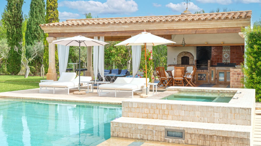 F-2804 Charmante Finca in der Nähe vom Golfplatz Pollensa mit Tourismuslizenz, großem Garten und Pool