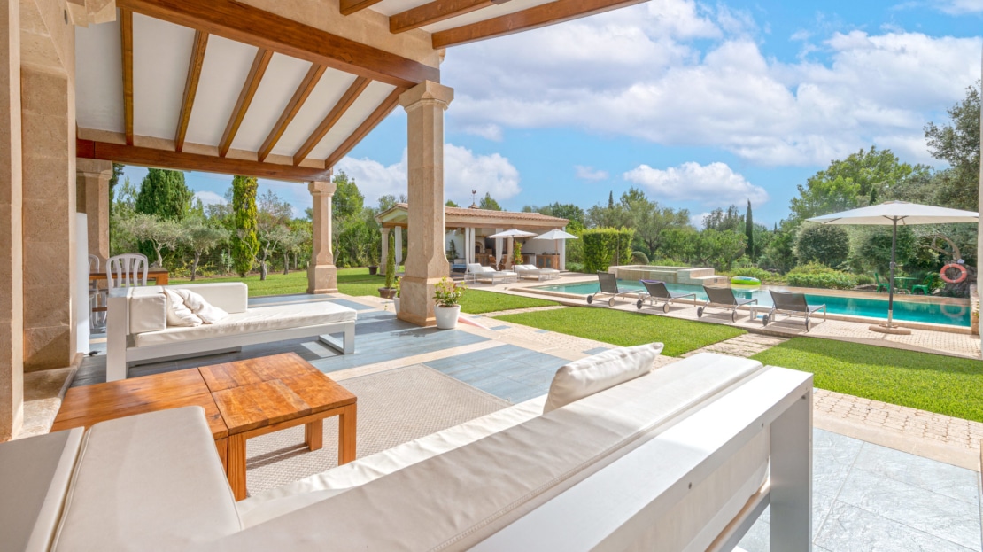 F-2804 Charmante Finca in der Nähe vom Golfplatz Pollensa mit Tourismuslizenz, großem Garten und Pool