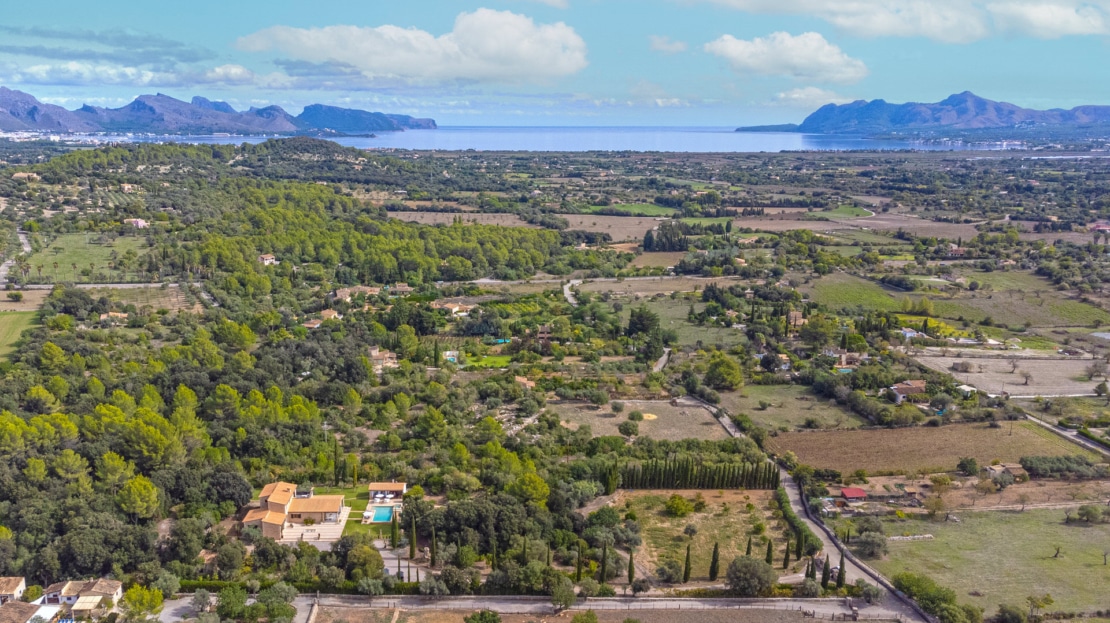 F-2804 Charmante Finca in der Nähe vom Golfplatz Pollensa mit Tourismuslizenz, großem Garten und Pool