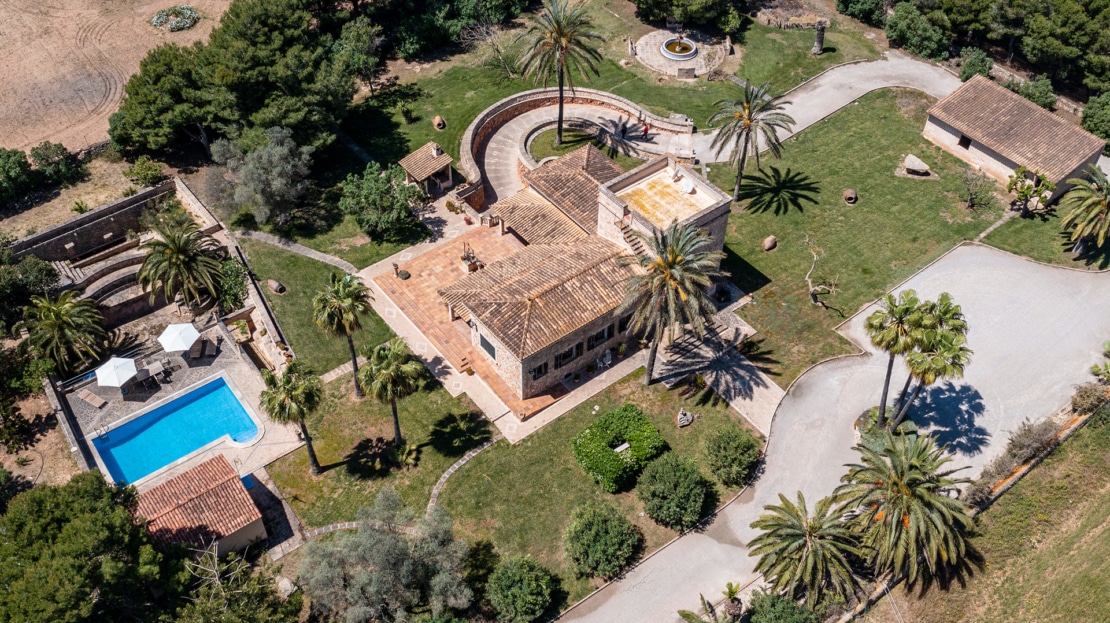 F-3954 Mediterrane Finca bei Ses Salines mit großem Pool und viel Charme