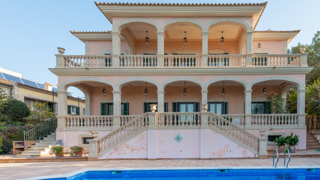 V-3443 Spektakuläre Villa in Son Veri Nou in 1. Meereslinie mit Blick auf die Bucht von Palma